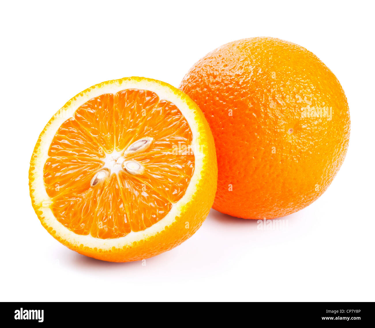 Frische Orange mit Scheiben isoliert auf weißem Hintergrund Stockfoto