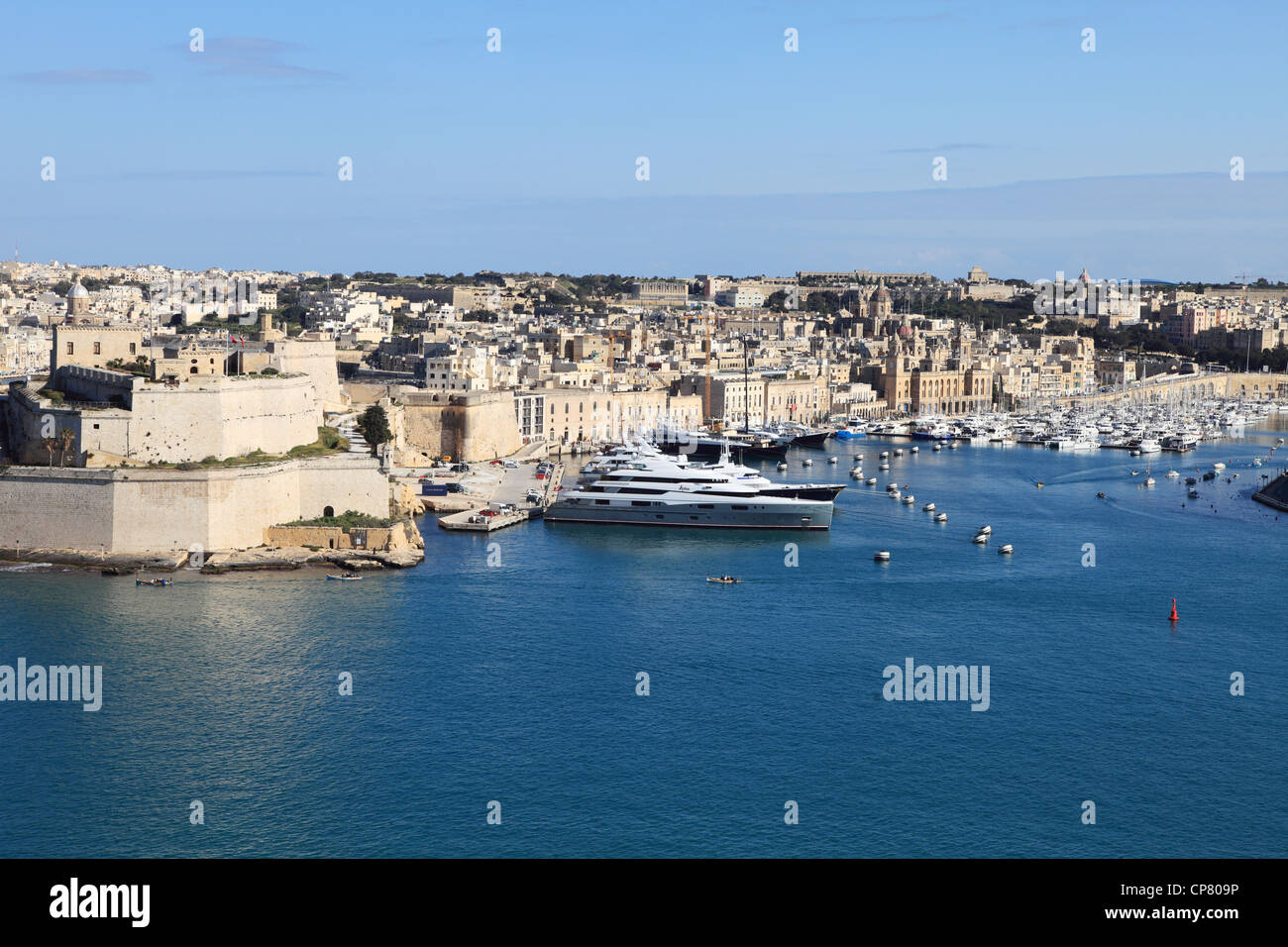 Luxus-Yachten vor Anker in Südeuropa die Grand Harbour Valletta Malta Stockfoto