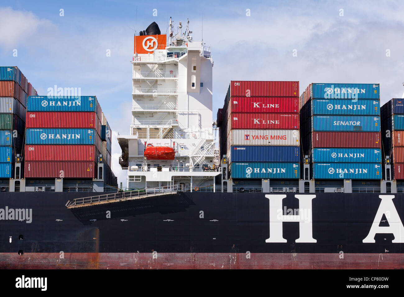 Nahaufnahme eines Containerschiffs - San Francisco, Kalifornien, USA Stockfoto