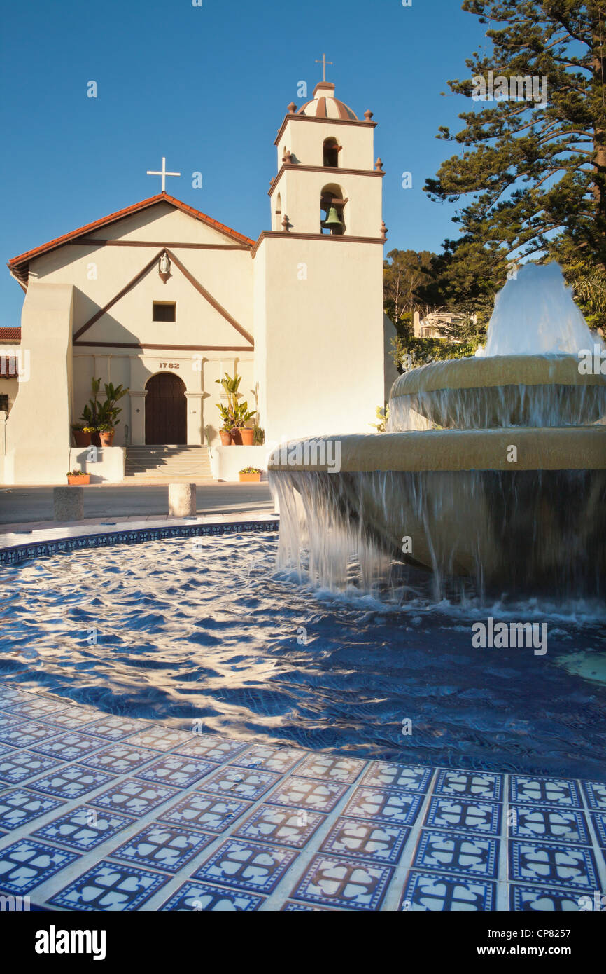 Mission San Buenaventura und Brunnen, Ventura, California Stockfoto