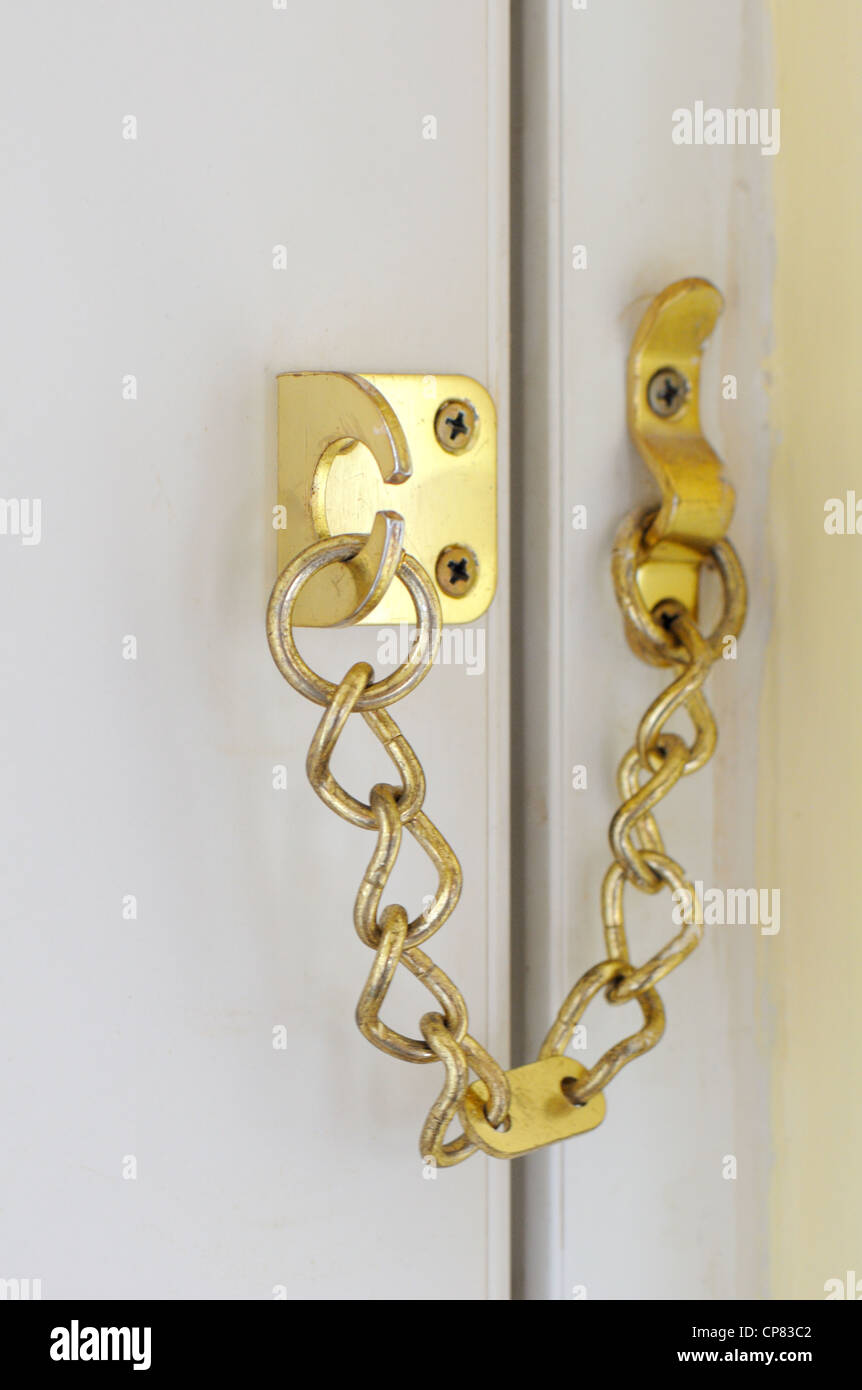 Tür Sicherheitskette gewaltsame Eintrag zu verhindern. Stockfoto
