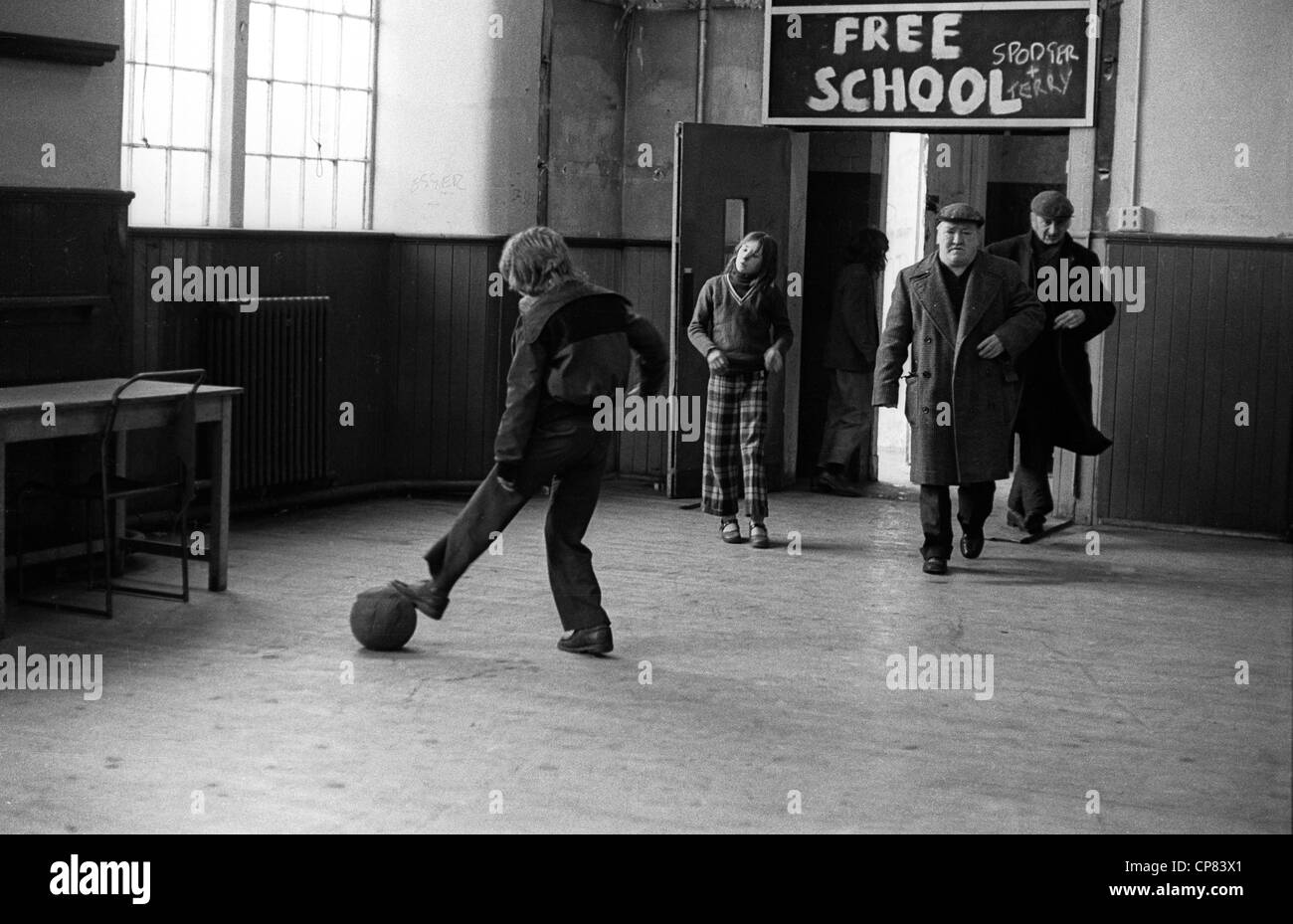 Liverpool-freie Schule in den 1970er Jahren offen für ältere Menschen der Gemeinschaft. Stockfoto