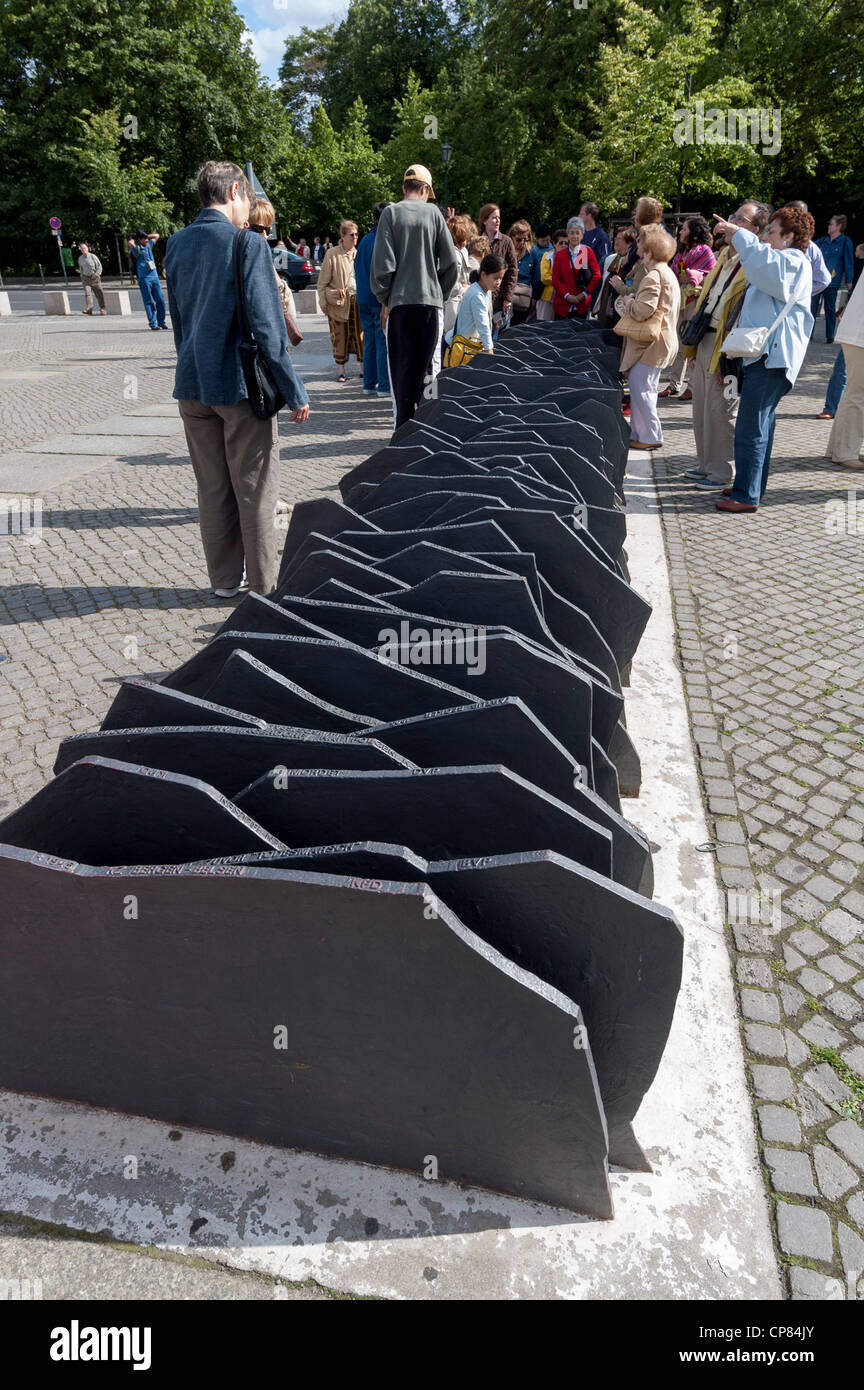 Denkmal zum Gedenken an 96 Mitglieder des Deutschen Bundestages Reichstag, die ermordet wurden, für den Widerstand gegen Hitler in Berlin, Deutschland Stockfoto