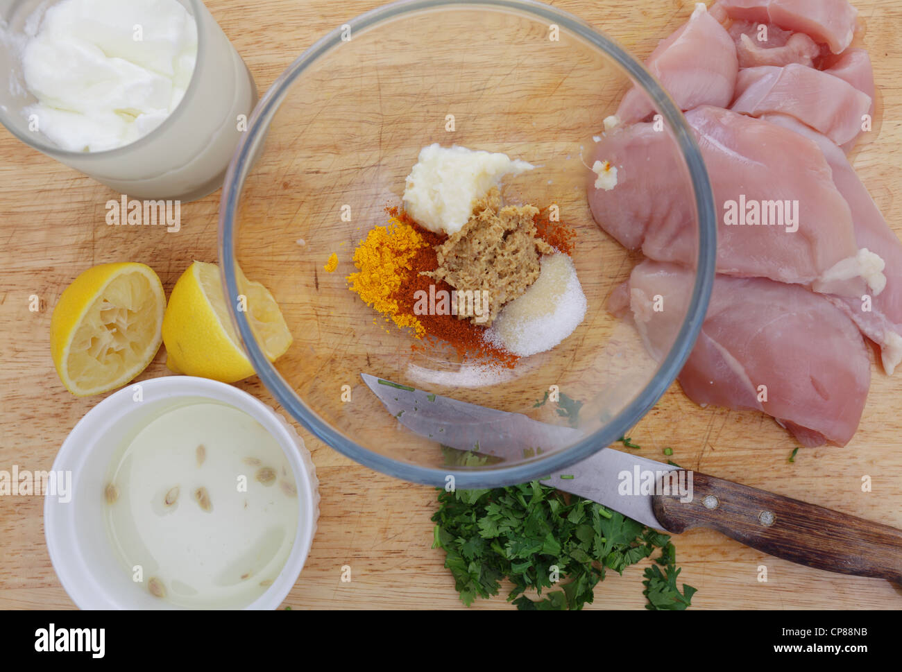 Zutaten für die Herstellung von Chicken Tikka- Stockfoto