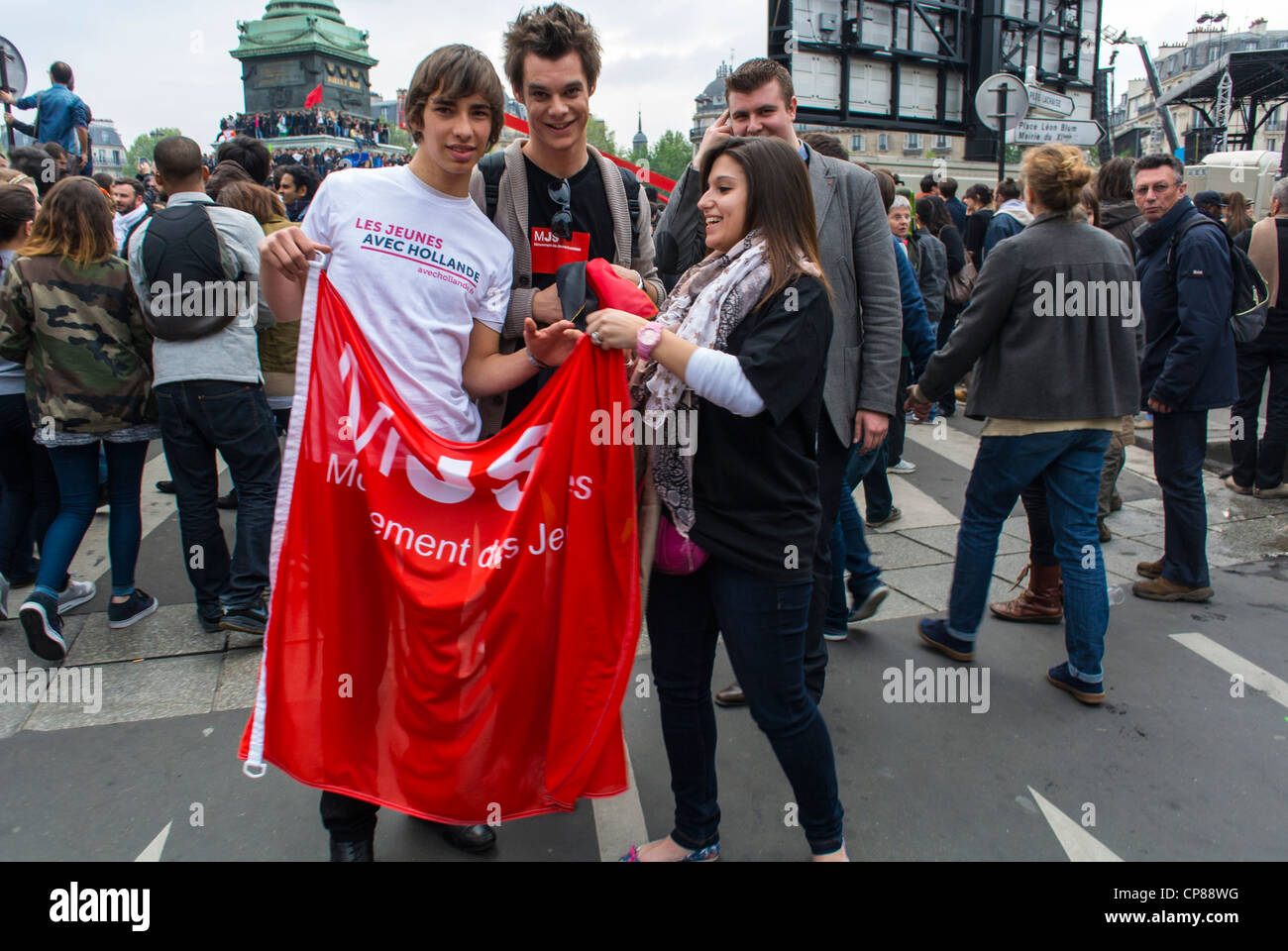 Paris, Frankreich, Französisch Teen Socialists feiern den Sieg der französischen Präsidentschaftswahlen, siegreiche Jugend, wählen frankreich-Wahlen Stockfoto