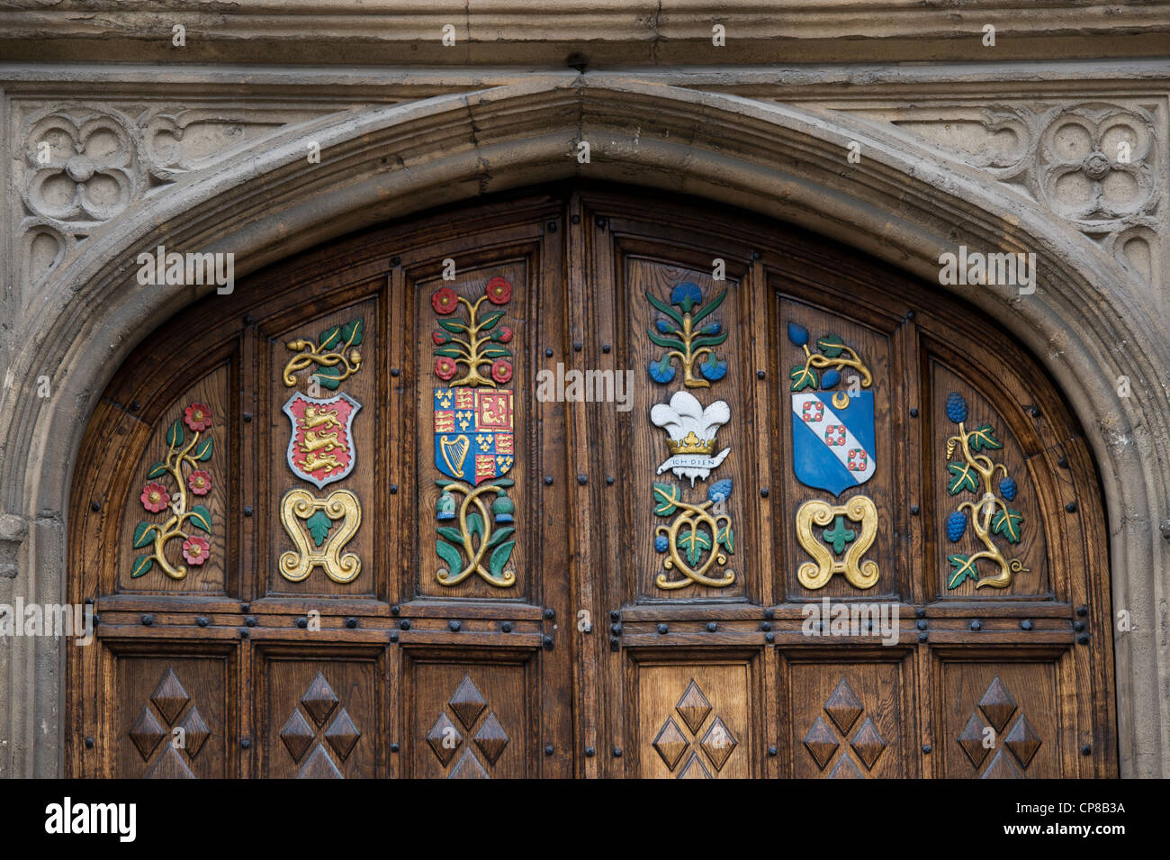 Oriel College, Holztüren/Wappen carving Details. Oxford, Oxfordshire, England Stockfoto