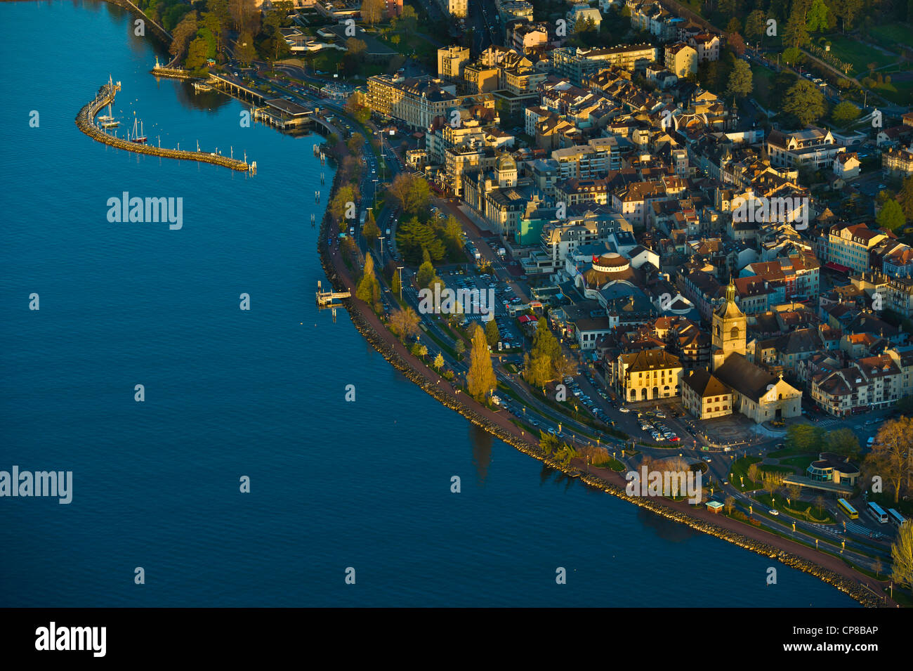 Frankreich, Haute Savoie, Le Chablais, Genfer See, Evian-Les Bains, das Casino, Palais Lumiere und der Notre-Dame-de Stockfoto