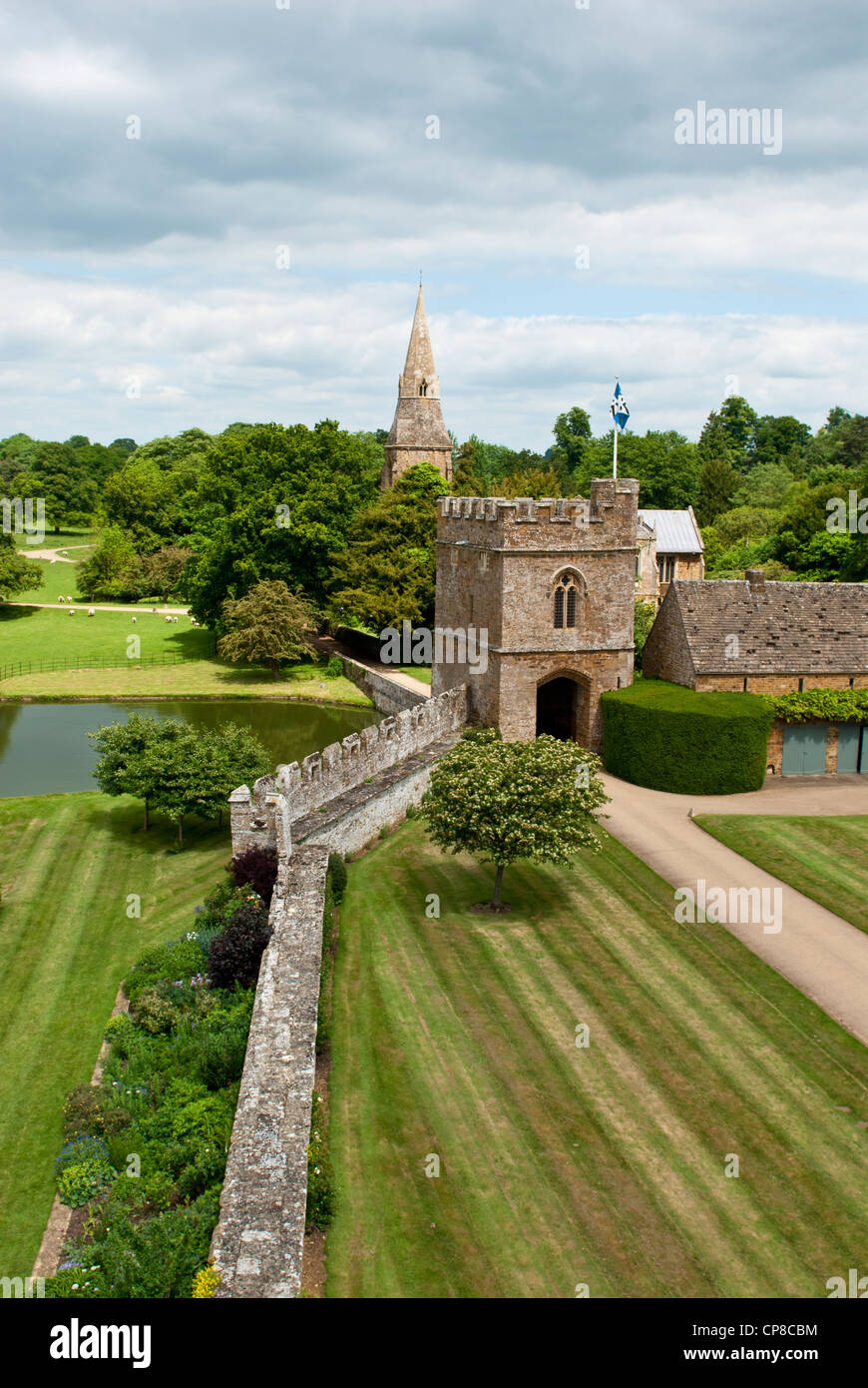 Das Torhaus in Broughton Schloß, Haus von Lord und Lady Saye und Sele. Oxfordshire, England. Stockfoto