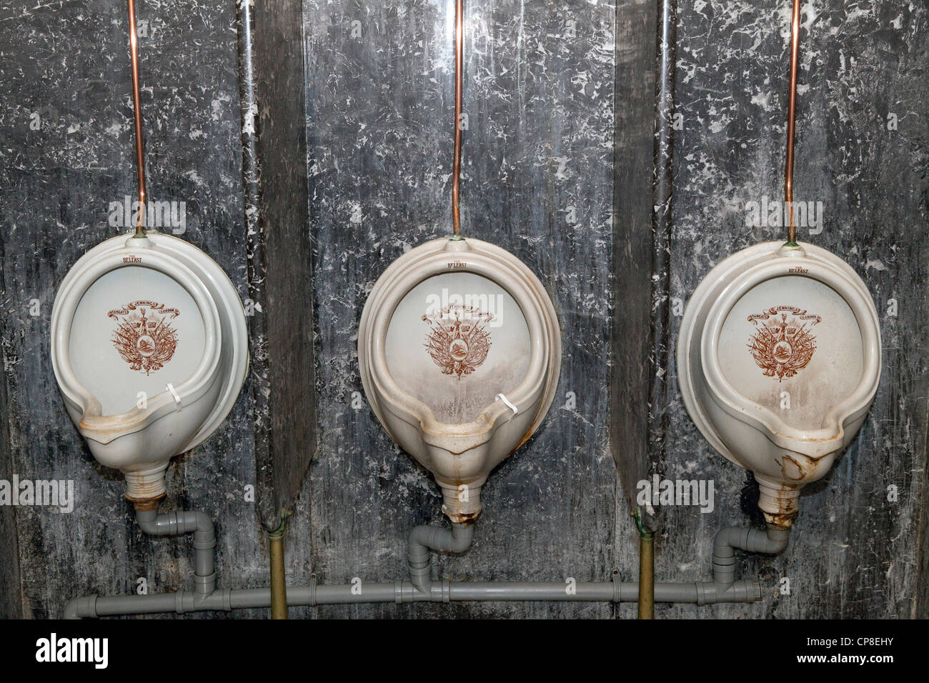 Old fashioned urinals Fotos und Bildmaterial in hoher Auflösung Alamy