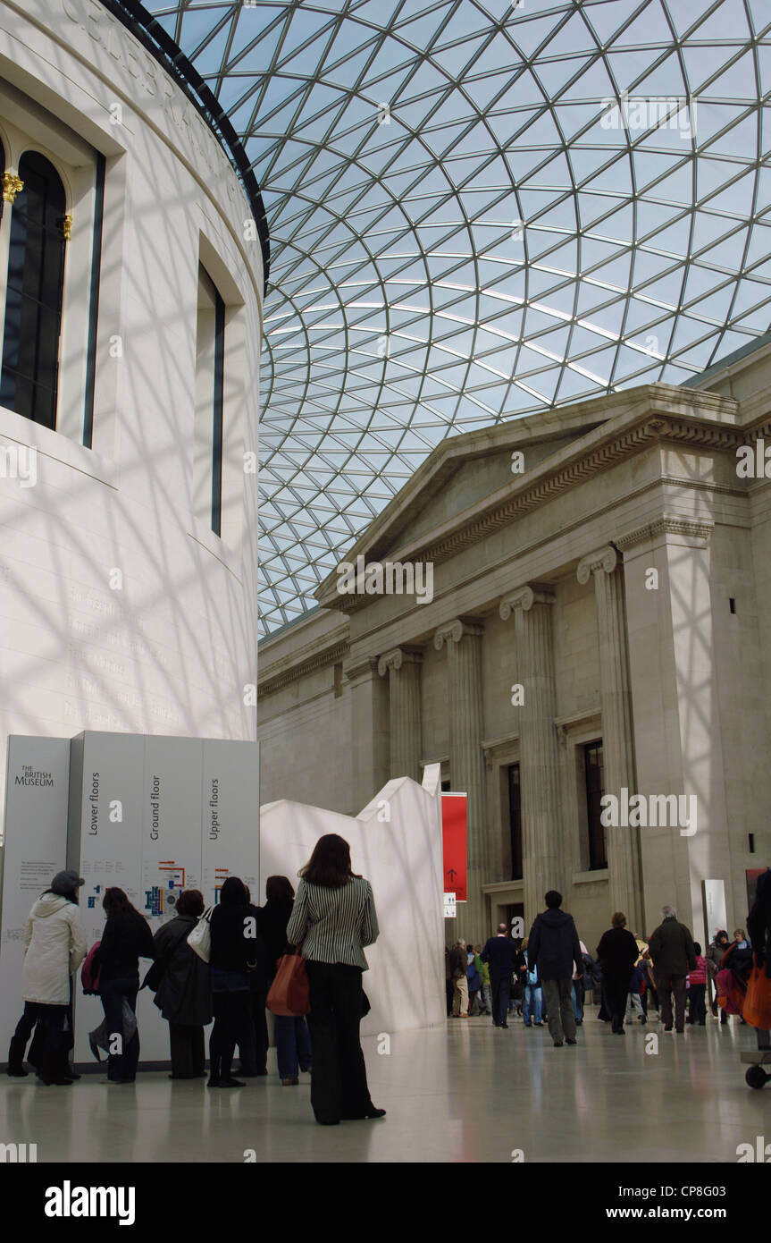 British Museum. Königin Elizabeth II Great Court, entworfen von Foster and Partners. 2000. London. Vereinigtes Königreich. Stockfoto