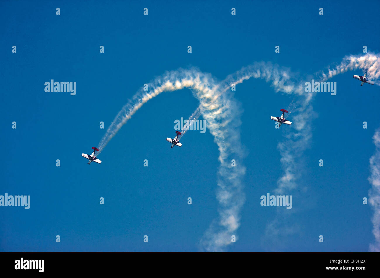 Europa Italien Piemont Turin Wort Spiele 2009 Flugzeuge im Flug Zeichnungen mit farbigen Rauch Stockfoto