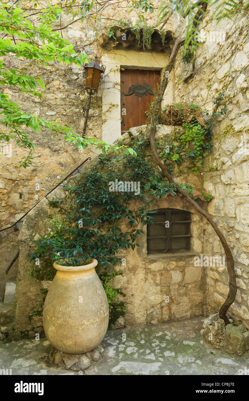 Eingang in das mittelalterliche Dorf Eze, in der Nähe von Nizza, Frankreich. Stockfoto