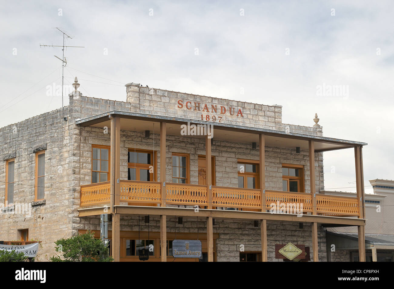 Blick auf eine alte Kalkstein Gebäude in Fredericksburg, Texas, Vereinigte Staaten Stockfoto