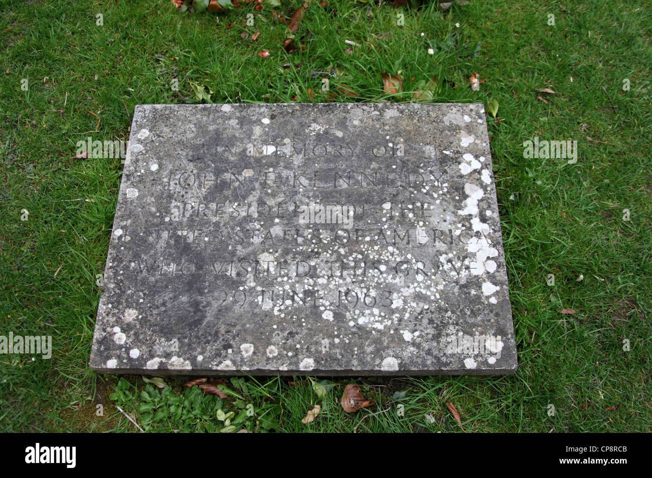 Gedenkstein für J.F.Kennedy Edensor Kirchhof Stockfoto