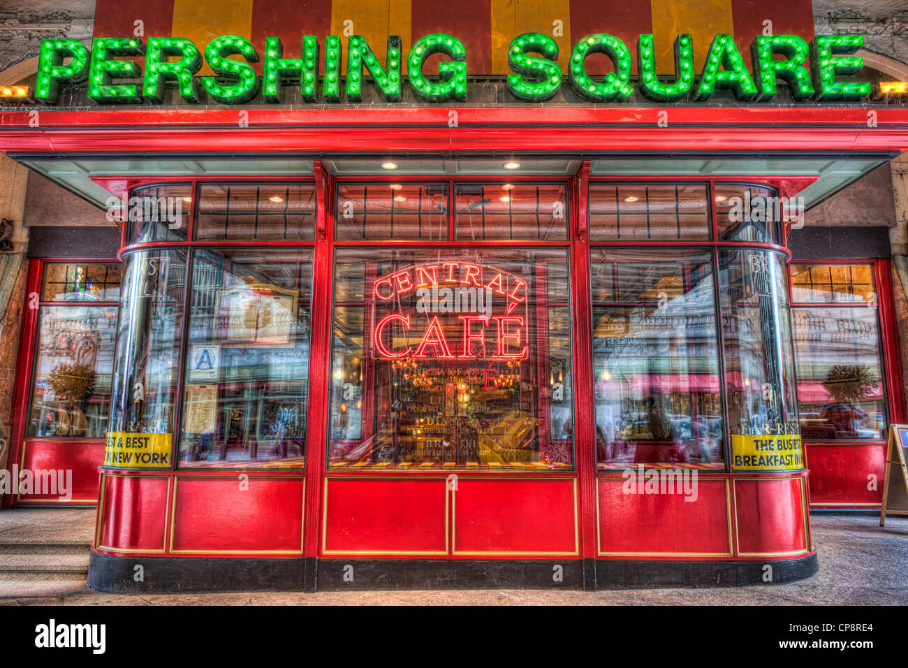 Pershing Square Central Cafe, befindet sich auf der 42nd Street unter dem Viadukt der Park Avenue in New York City. Stockfoto