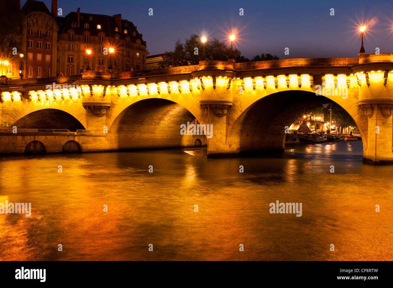 Pont Neuf Brücke in der Nacht, Paris, Frankreich Stockfoto