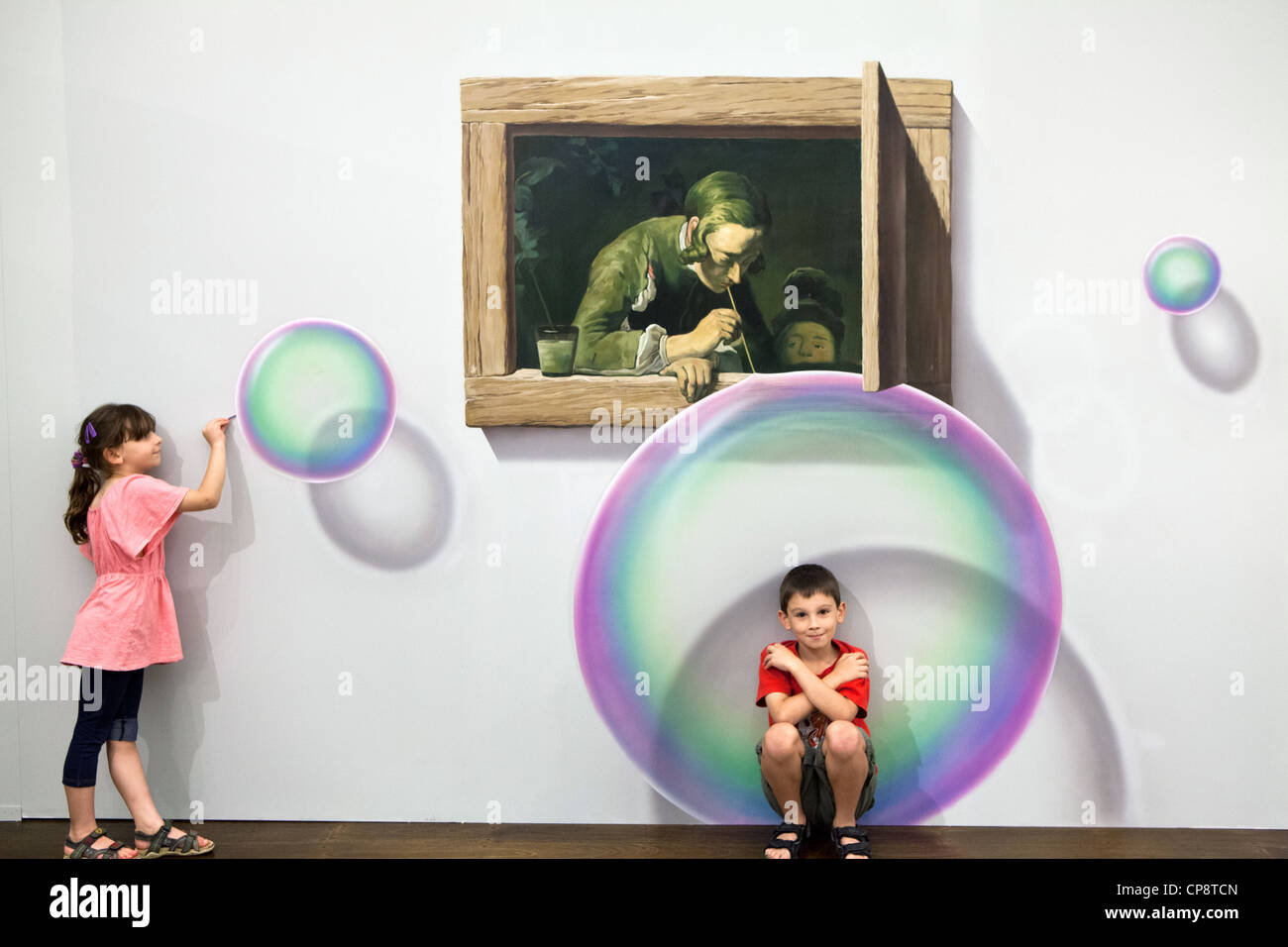 Menschen genießen eine interaktive Kunst-Ausstellung Stockfoto