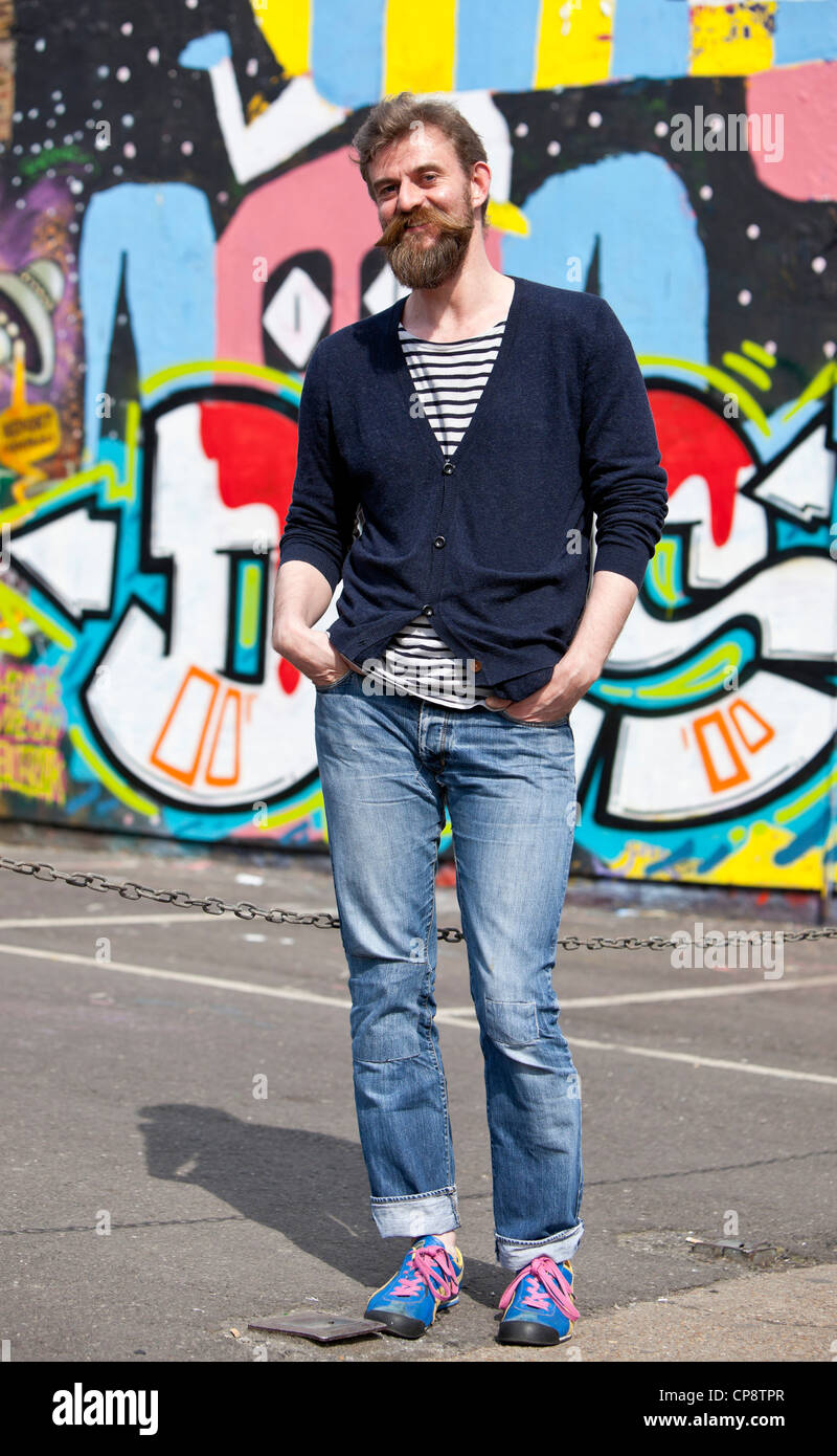 Porträt eines Hipster-Mannes, Brick Lane, London, England, Großbritannien. Stockfoto