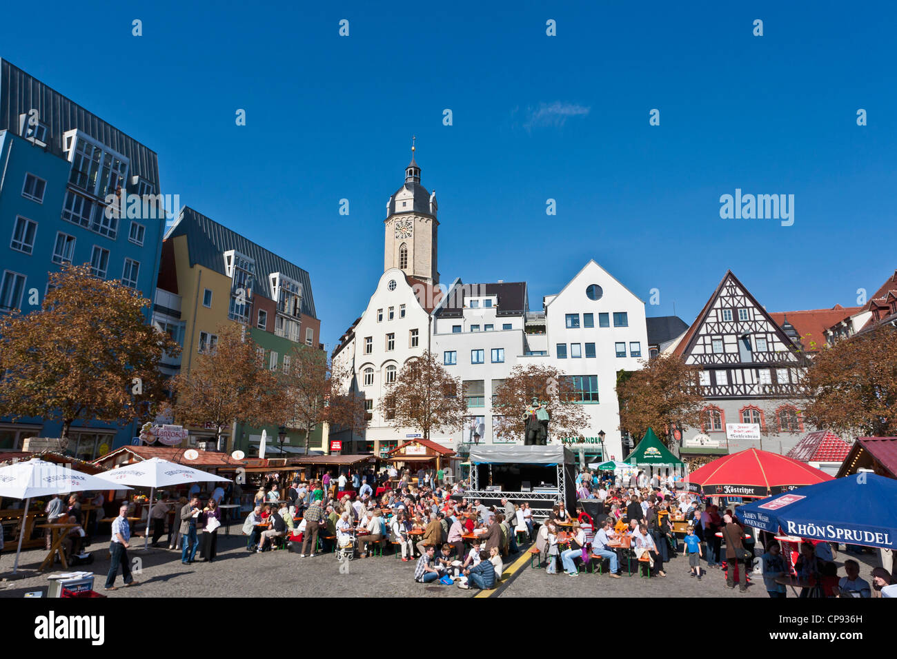 Deutschland, Thüringen, Jena, Menschen feiern Stadtfest am Marktplatz Stockfoto