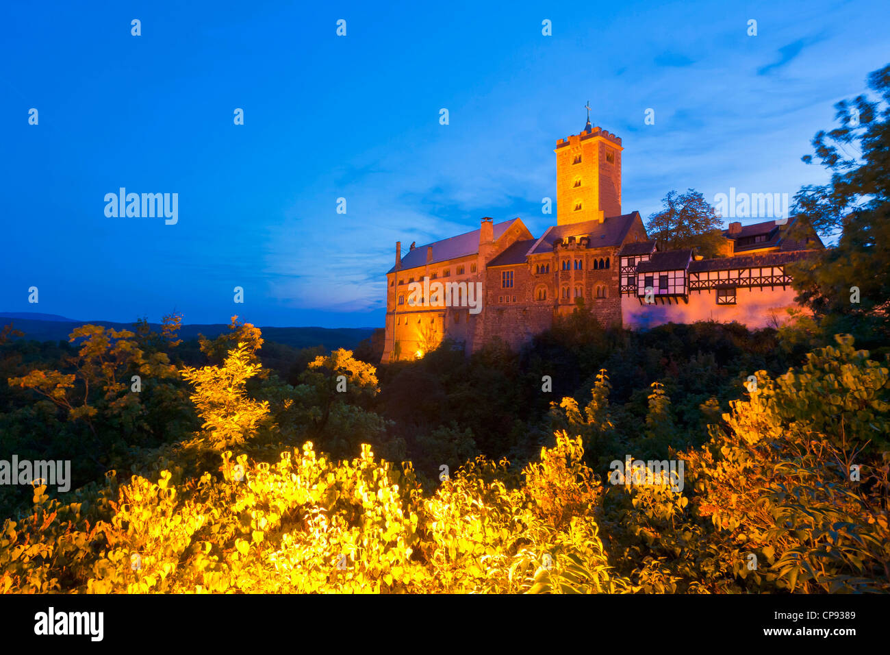 Deutschland, Thüringen, Eisenach, Ansicht von Wartburg in der Abenddämmerung Stockfoto