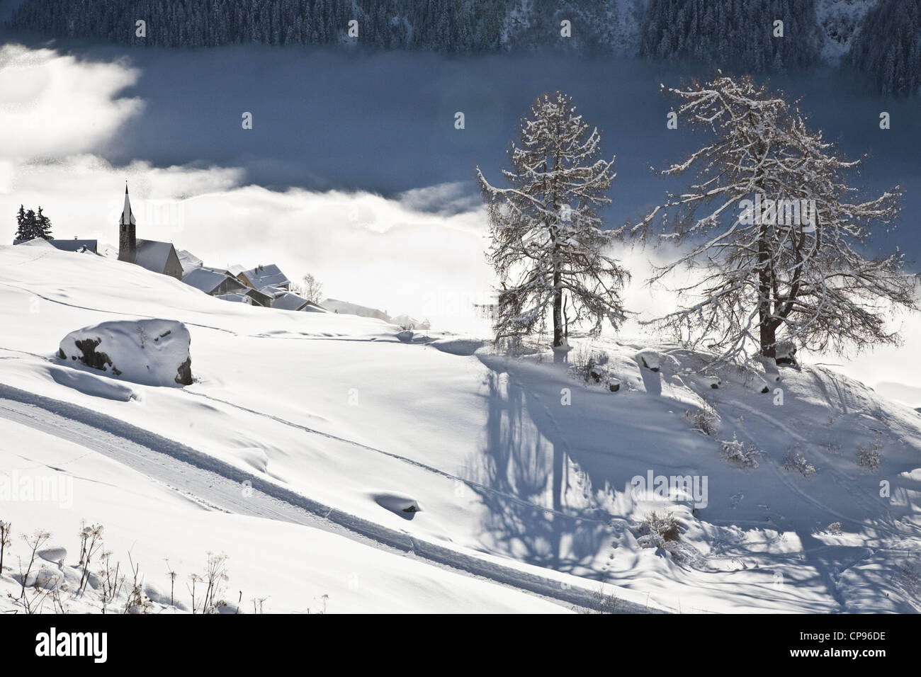 Schnee-Szene rund um Guarda Stockfoto