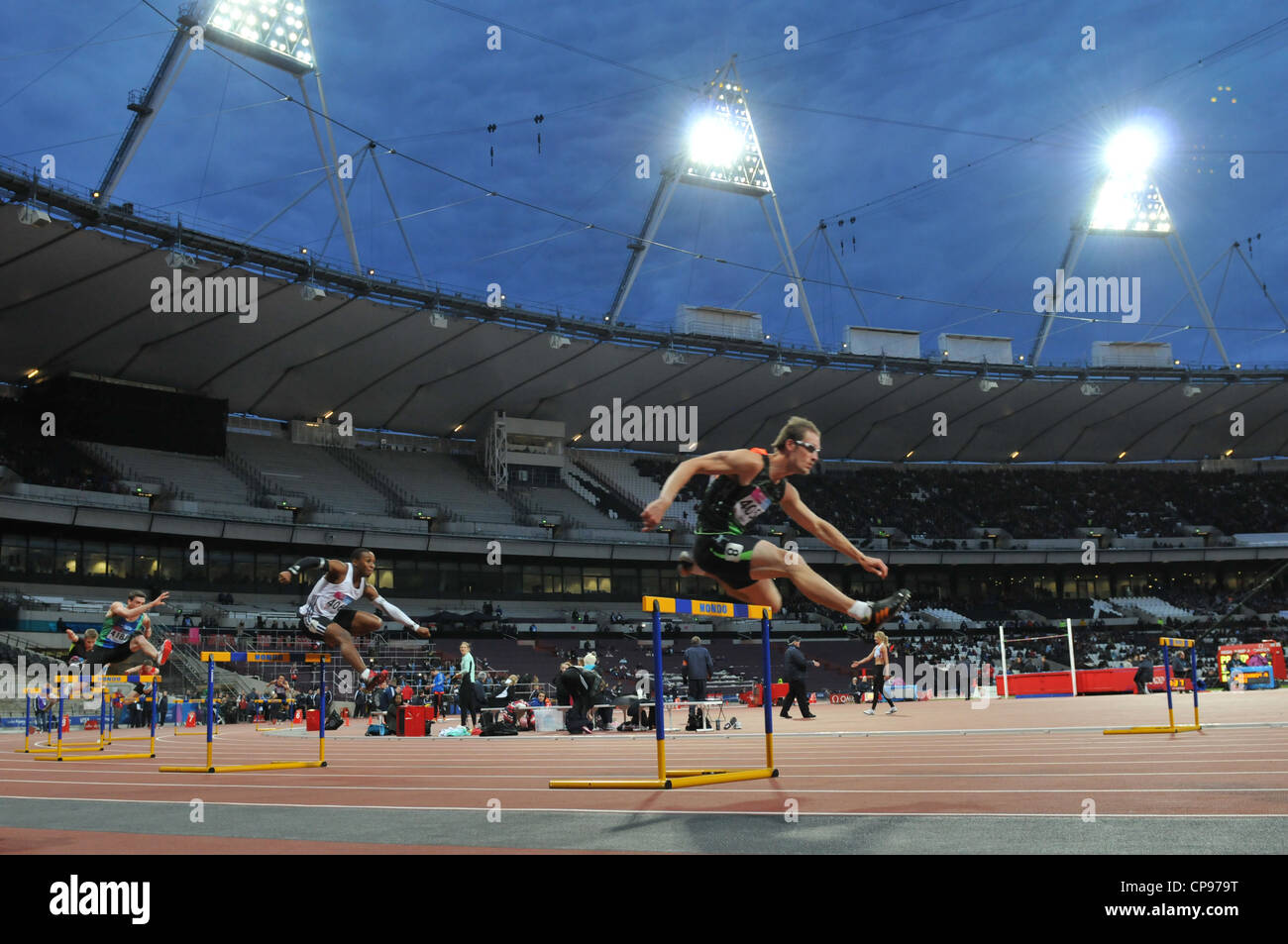Olympia 2012-Leichtathletik-Stadion, London, UK. Herren 400m Hürden bei den BUCS VISA Outdoor-Leichtathletik-Weltmeisterschaft. 5. Mai 2012 Stockfoto