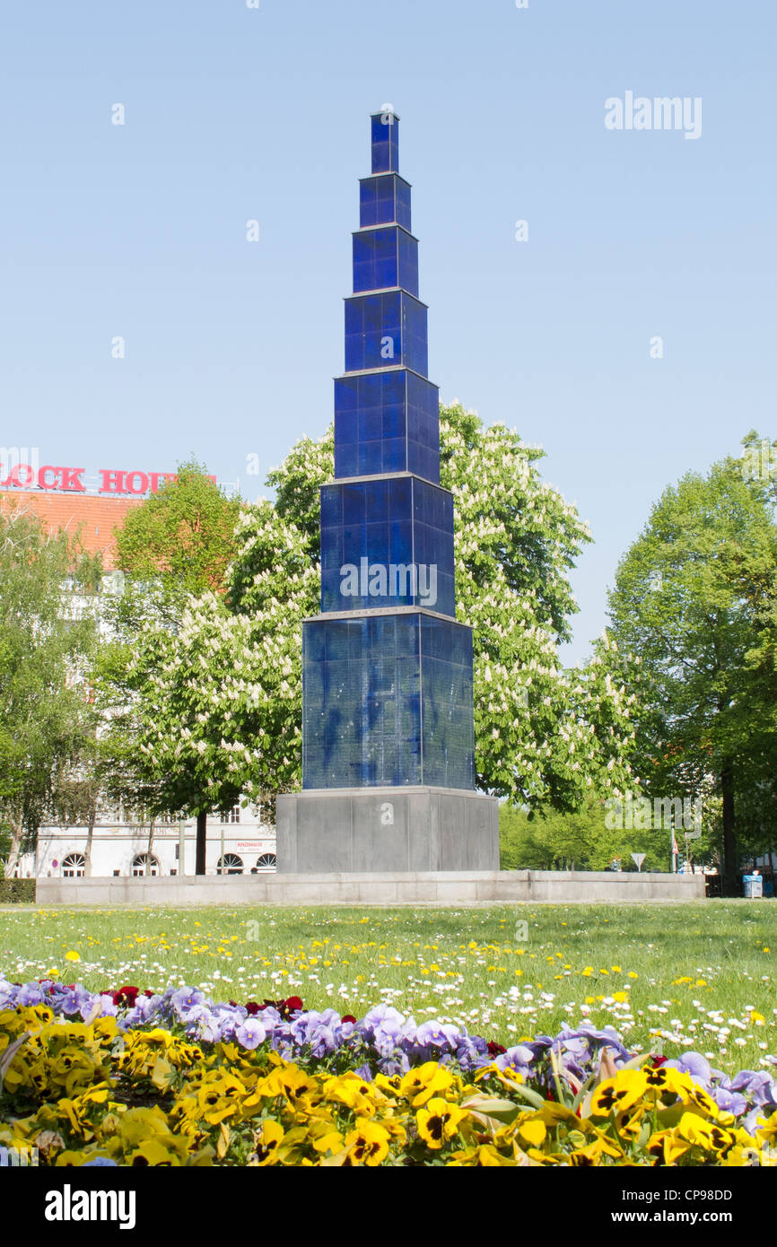 Theodor-Heuss-Platz und Blauer Obelisk - Berlin Stockfoto
