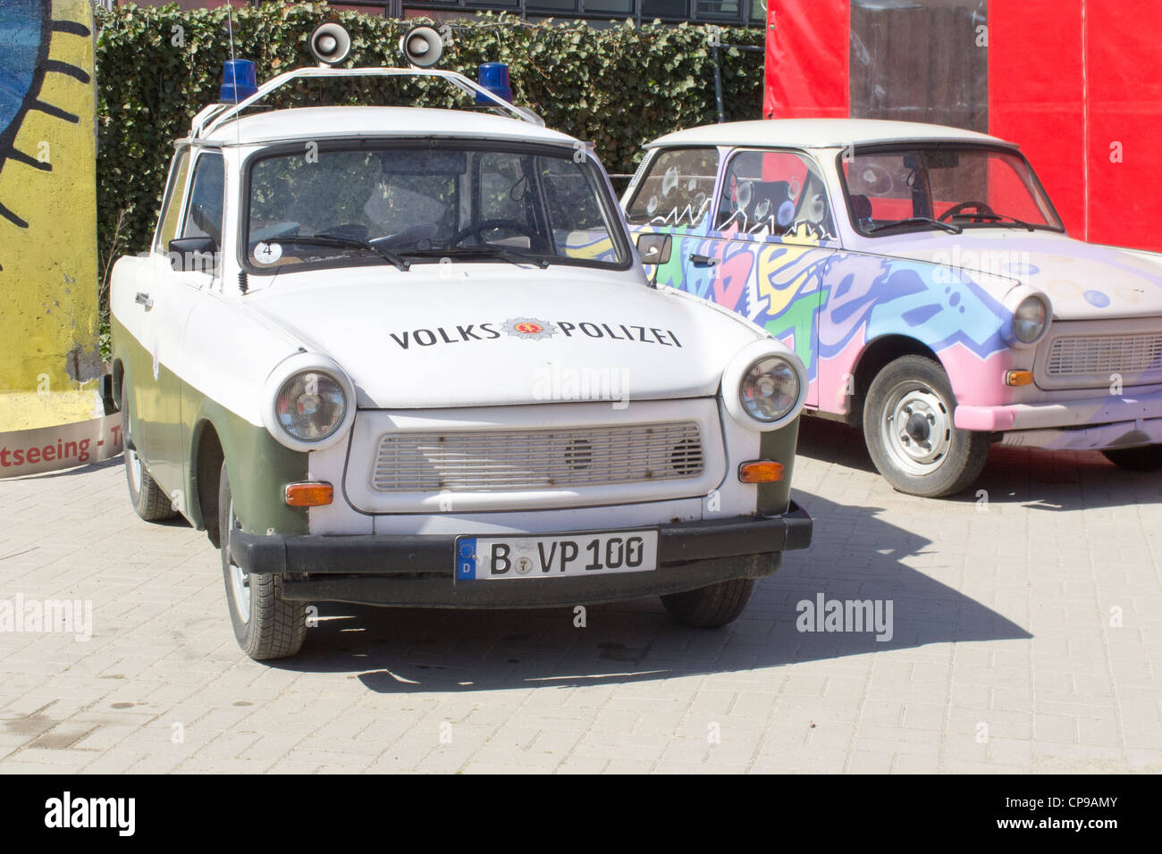 Eine ostdeutsche Polizeiauto, Trabant Trabi World - Wilhelmstraße Berlin Stockfoto