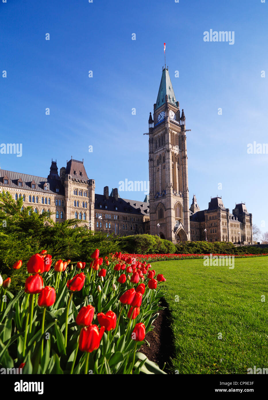 Tulpenfest. Das Parlamentsgebäude. Ottawa, Ontario, Kanada Frühling landschaftlich Mai 2012 Stockfoto