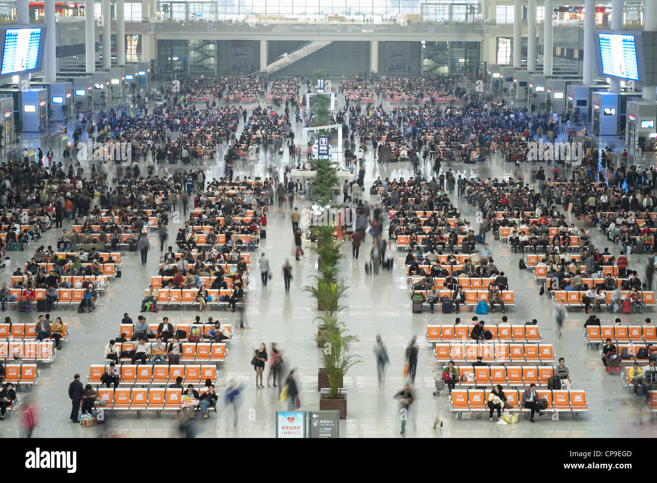 "Innere des neuen Hongqiao Bahnhof in Shanghai China Stockfoto