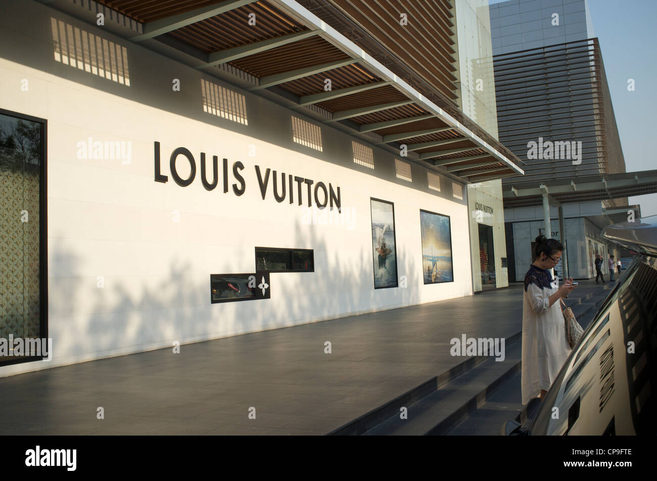 Louis Vuitton Freundschaft Kaufhaus in der ersten High-End-Luxus-Kaufhaus in Tianjin, China. 7. Mai 2012 Stockfoto