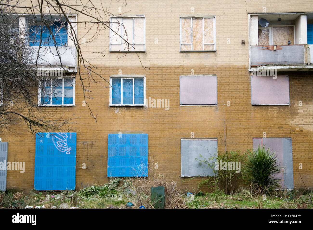 Heruntergekommenen Wohnblock Stockfoto