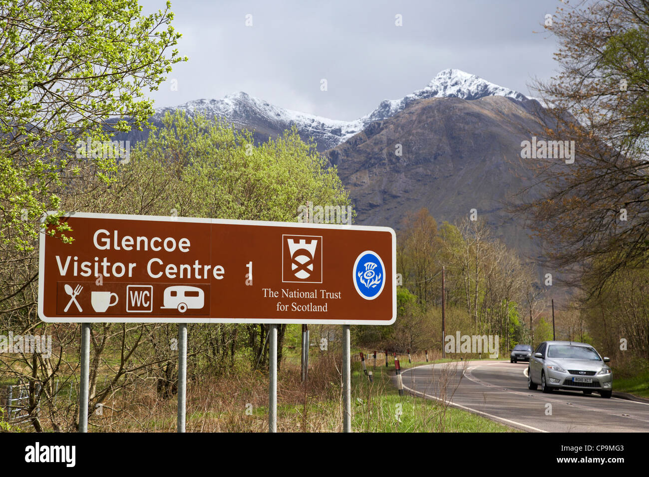 touristischen Zeichen für Glencoe Besucherzentrum in Glen Coe Hochland Schottland, Vereinigtes Königreich Stockfoto