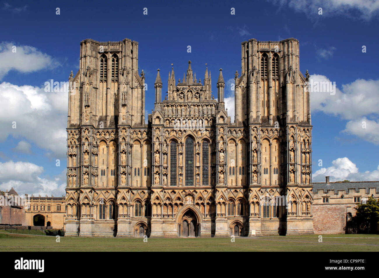 Westfassade des Wells Cathedral, Somerset, England, UK Stockfoto