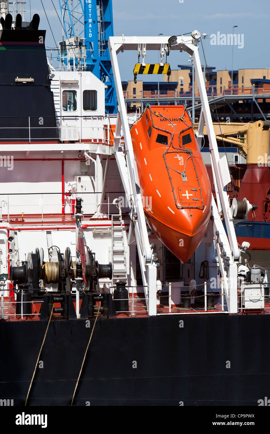 Whitonia ist ein Brennstoff Bunkern Tanker der Treibstoff für Schiffe versorgt, die Betankung bei den Docks Stockfoto