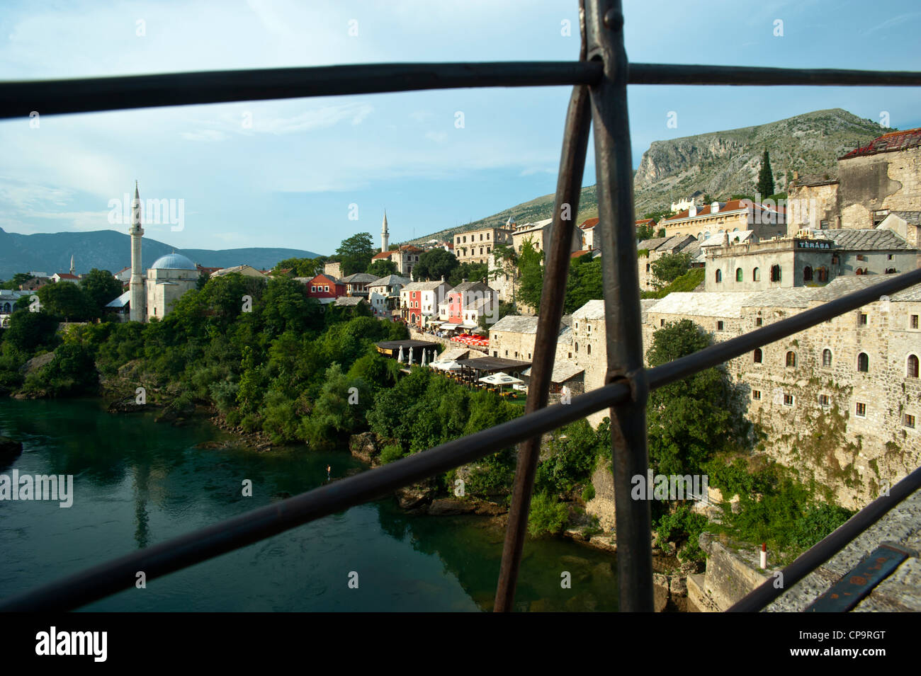 Blick auf Mostar aus der Stari am meisten Friedensbrücke. Mostar. Bosnien - Herzegovina.Balkans.Europe. Stockfoto