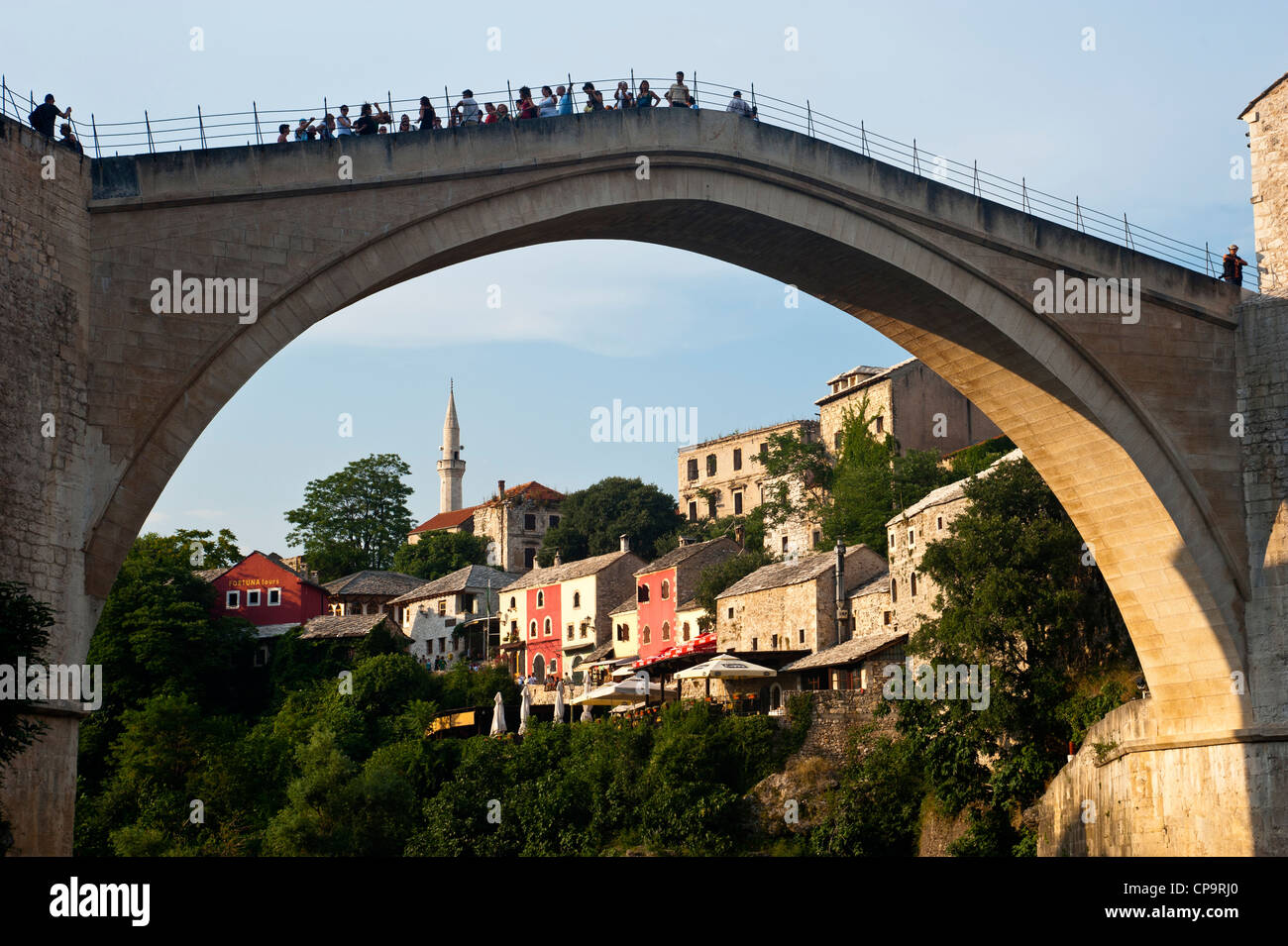 Stari die meisten Friedensbrücke und den Fluss Neretva. Mostar.Bosnia - Herzegovina.Balkans.Europe. Stockfoto