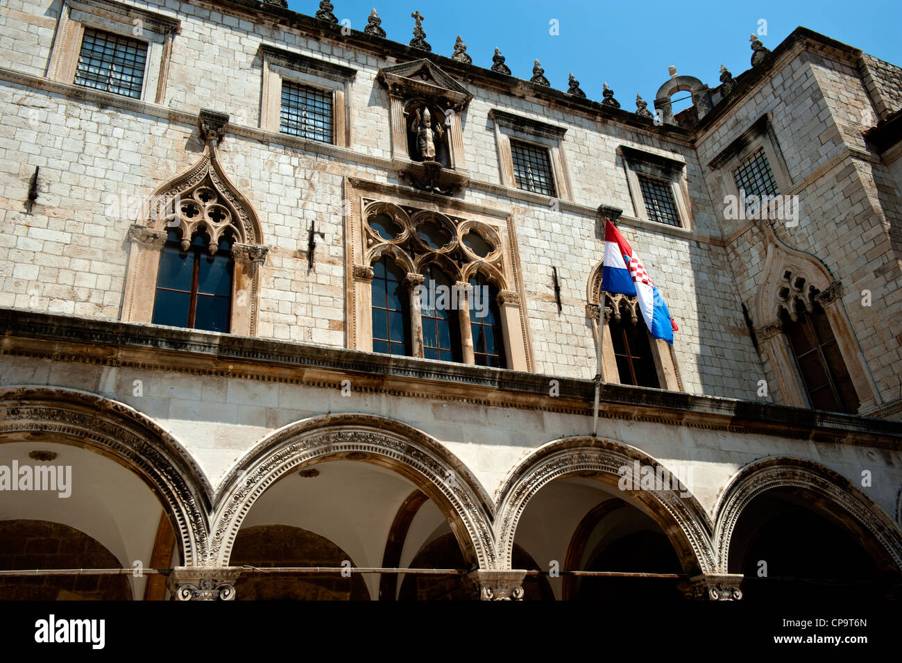 Der Sponza-Palast-Hosting-die Gedenkstätte Zimmer Dubrovnik Verteidiger, Boulevard Stadrun, Altstadt, Dubrovnik. Kroatien. Stockfoto