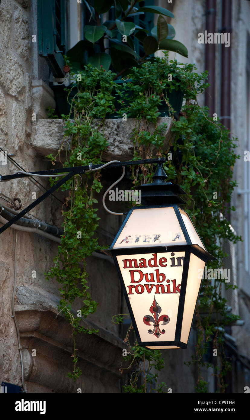 Lampe in der Altstadt, Dubrovnik. Kroatien. Stockfoto