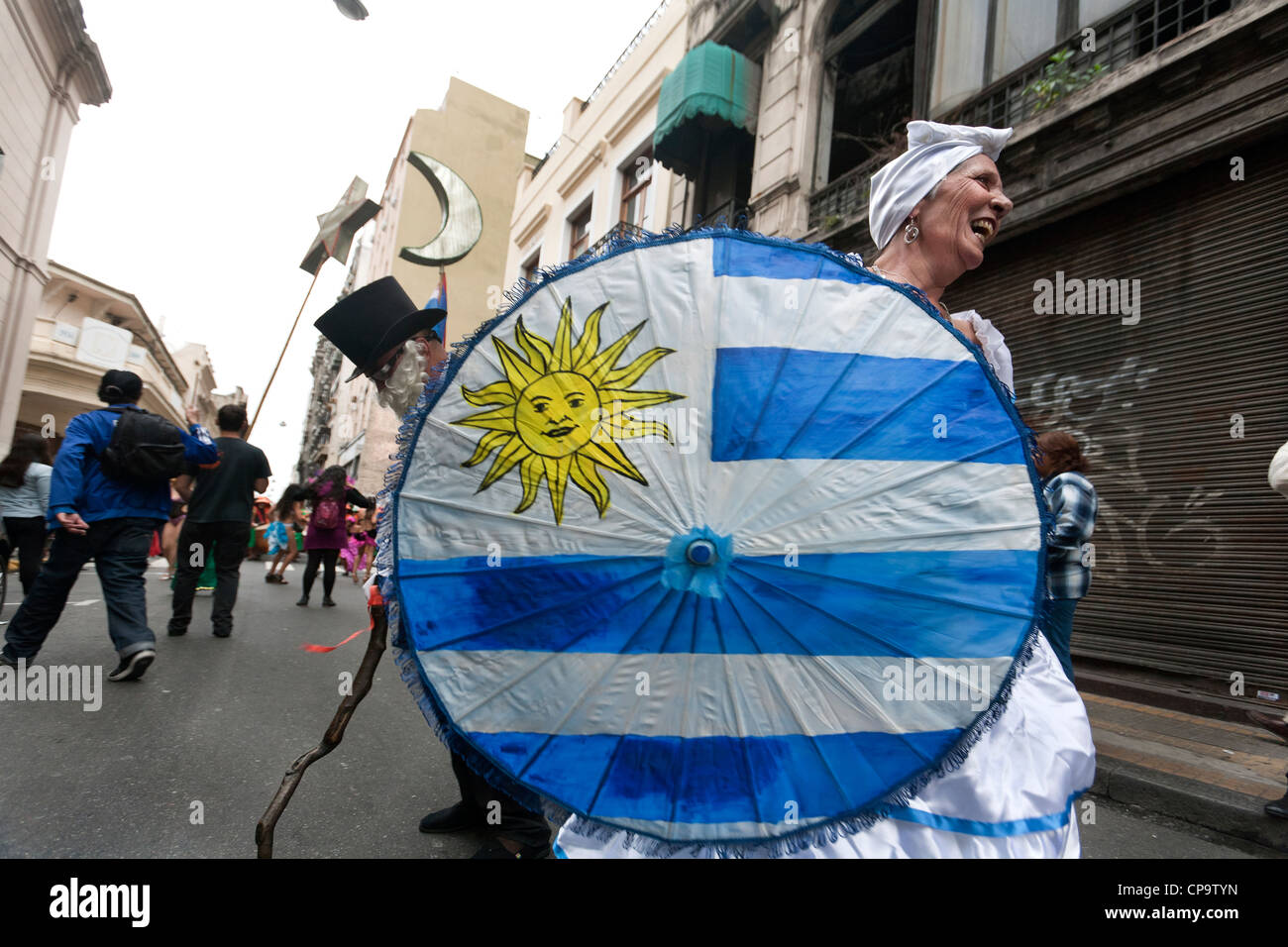 Paare tanzen auf der Straße von San Telmo in der erste Afro Descentes Karneval in Buenos Aires Argentinien Stockfoto