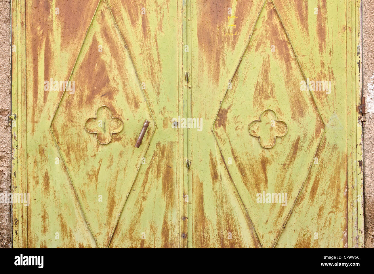 Einzelheiten über eine rostige Tür in Marokko. Stockfoto