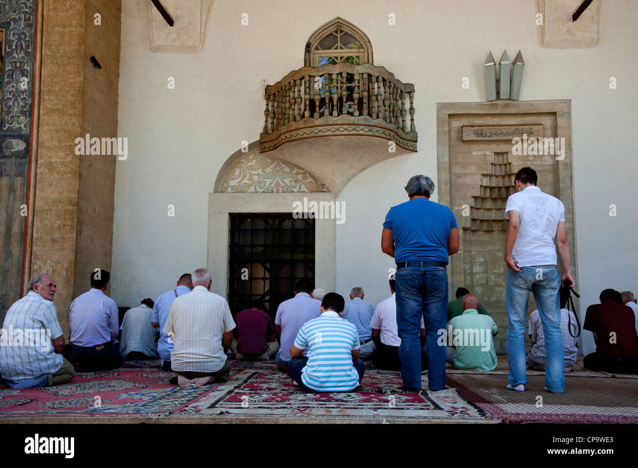 Gebet am Gazi Husrev-Bey-Moschee. Sarajevo. Bosnien und Herzegowina. Balkan. Europa. Stockfoto