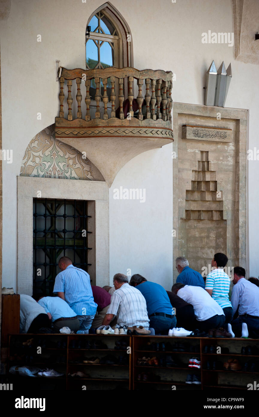 Gebet am Gazi Husrev-Bey-Moschee. Sarajevo. Bosnien und Herzegowina. Balkan. Europa. Stockfoto
