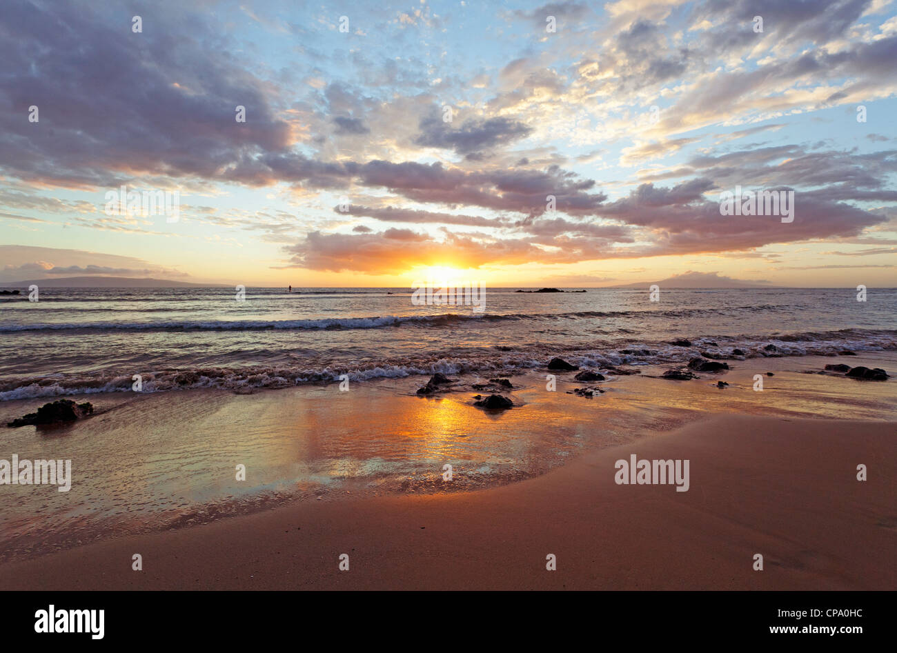 Sonnenuntergang am Cove Beach Park, Kihei, Maui, Hawaii. Stockfoto