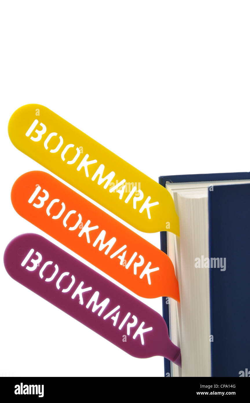Bookmarken Sie Ihr Buch auf weißem Hintergrund Stockfoto