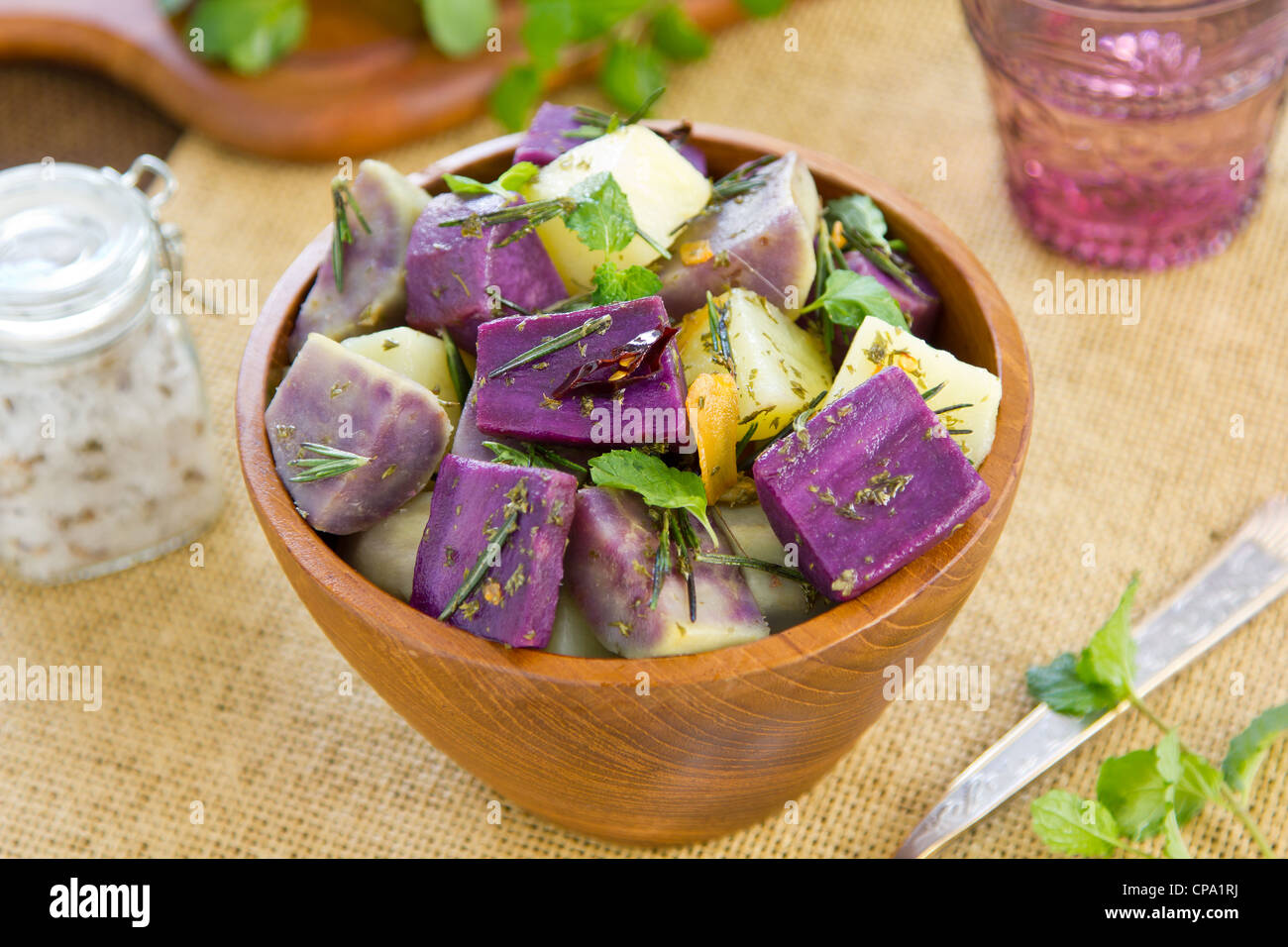 Kartoffel salat -Fotos und -Bildmaterial in hoher Auflösung – Alamy