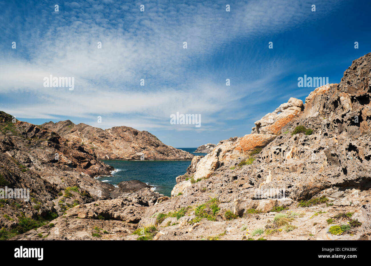 Seltsamerweise verwitterter Granit Felsen (Pegmatit) am Cap de Creus, Girona, Katalonien, Spanien Stockfoto