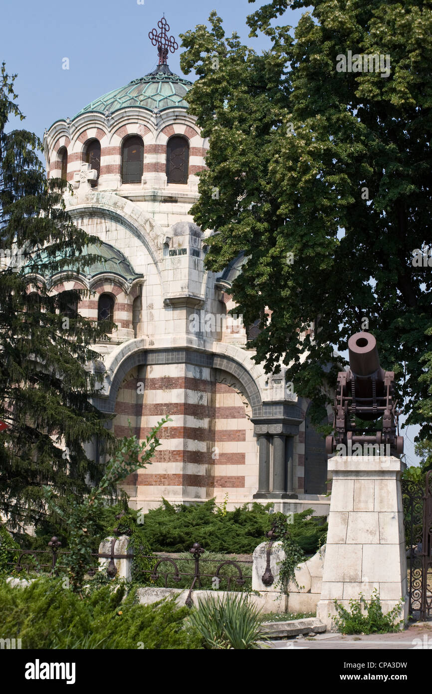 Pleven, St. George the Conqueror Chapel Mausoleum, Kanone aus dem russischen Türkischen Krieg 1877, Balkan, Bulgarien Stockfoto