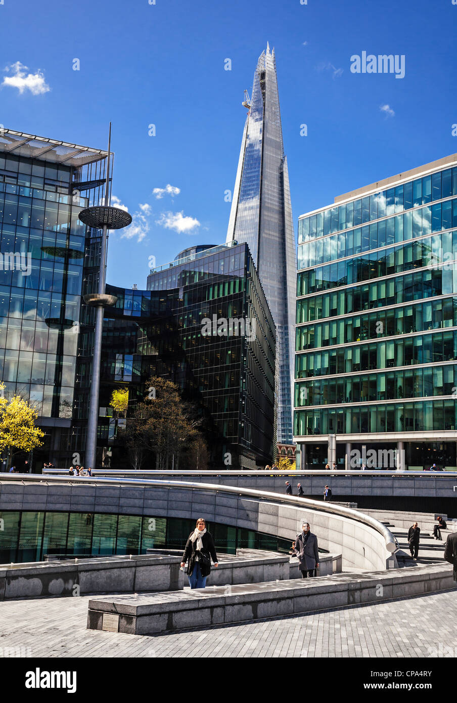 Die Schaufel, mehr London Riverside und der Shard, London, England. Stockfoto