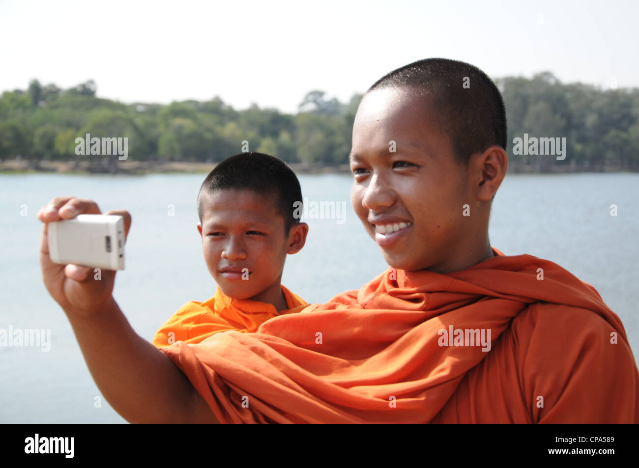 Angkor Wat, Kambodscha. Mönche im Tempel & Vietnam festlegen Stockfoto